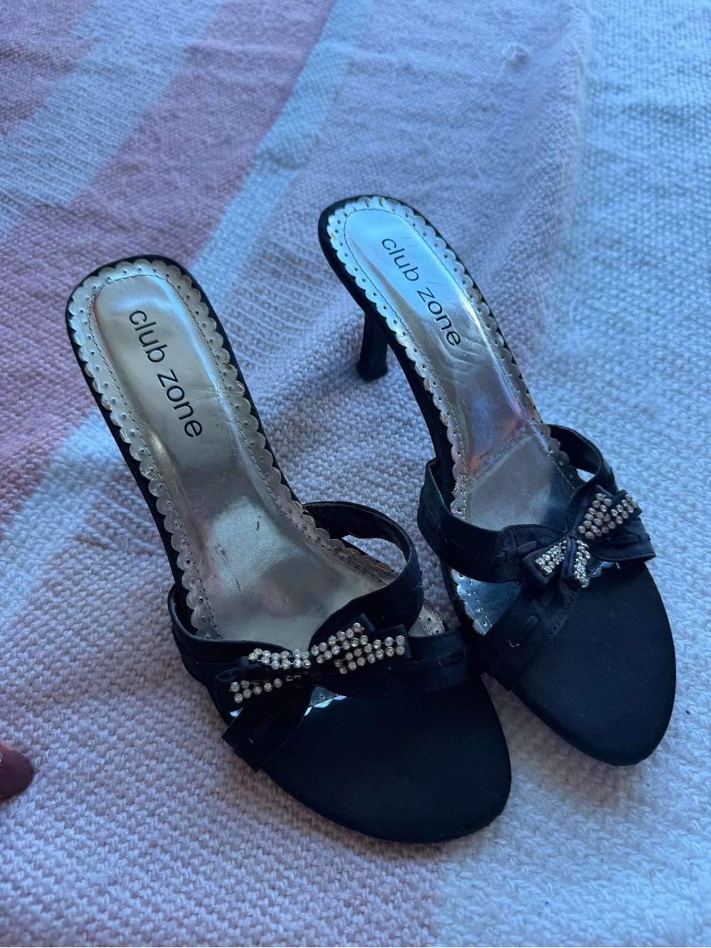 Club Zone Women's Black Embellished Bow Heeled Sandals